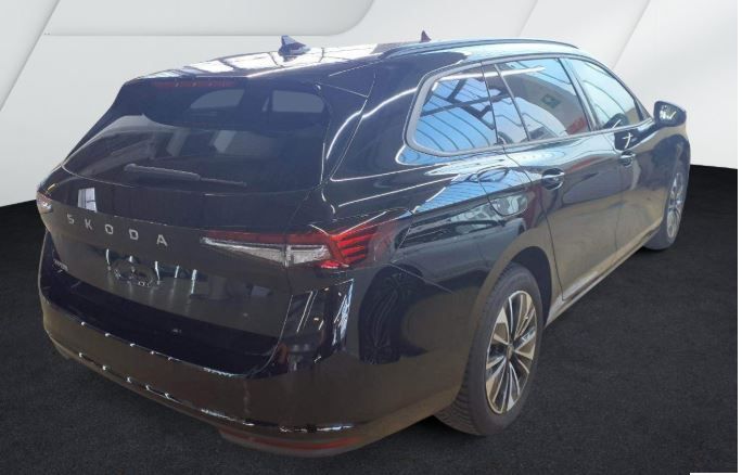 Superb Combi 2.0 TDI Selection DSG Navi AHK LED