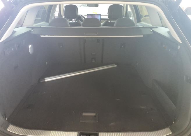 Superb Combi 2.0 TDI Selection DSG Navi AHK LED