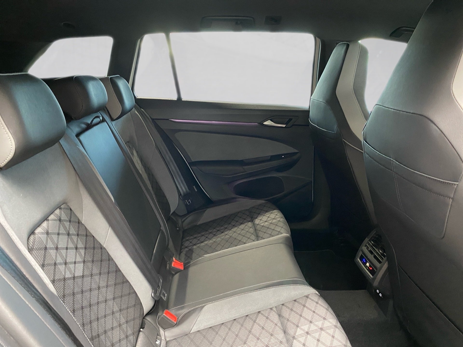 Golf VIII Variant 2.0 TDI R-Line DSG Navi AHK RFK