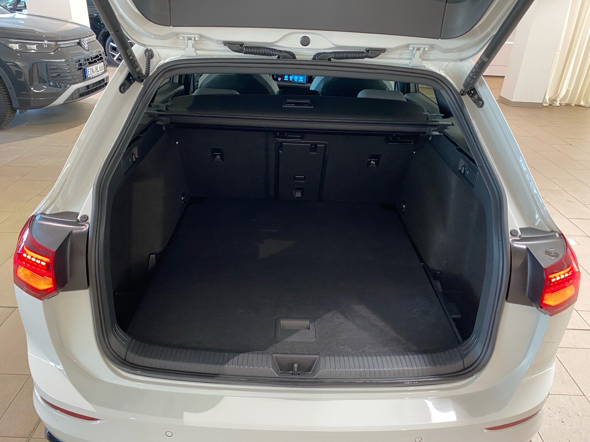 Golf VIII Variant 2.0 TDI R-Line DSG Navi AHK RFK
