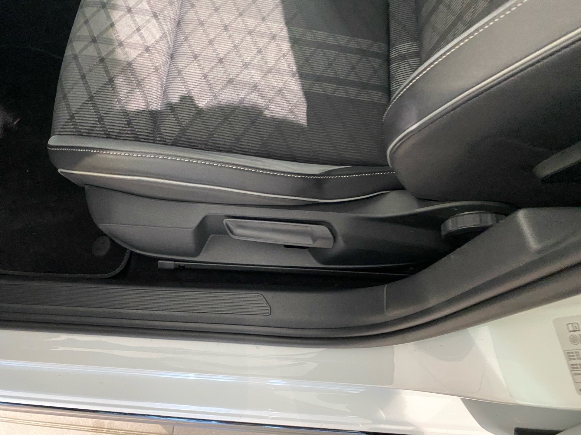 Golf VIII Variant 2.0 TDI R-Line DSG Navi AHK RFK