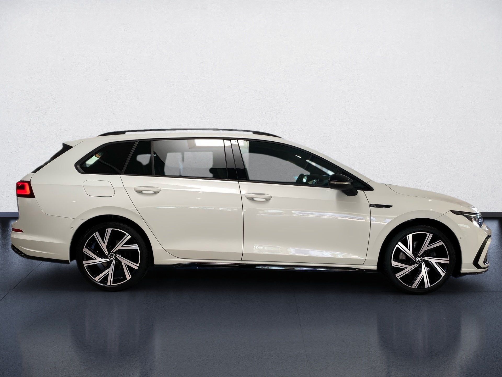 Golf VIII Variant 2.0 TDI R-Line DSG Navi AHK RFK