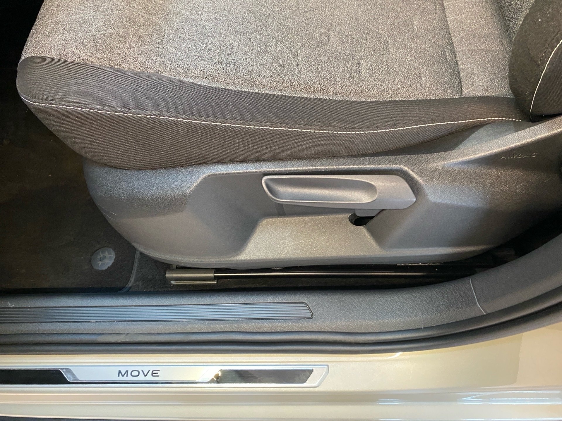 T-Cross 1.0 TSI Move AppConnect Navi RFK 2xKlima