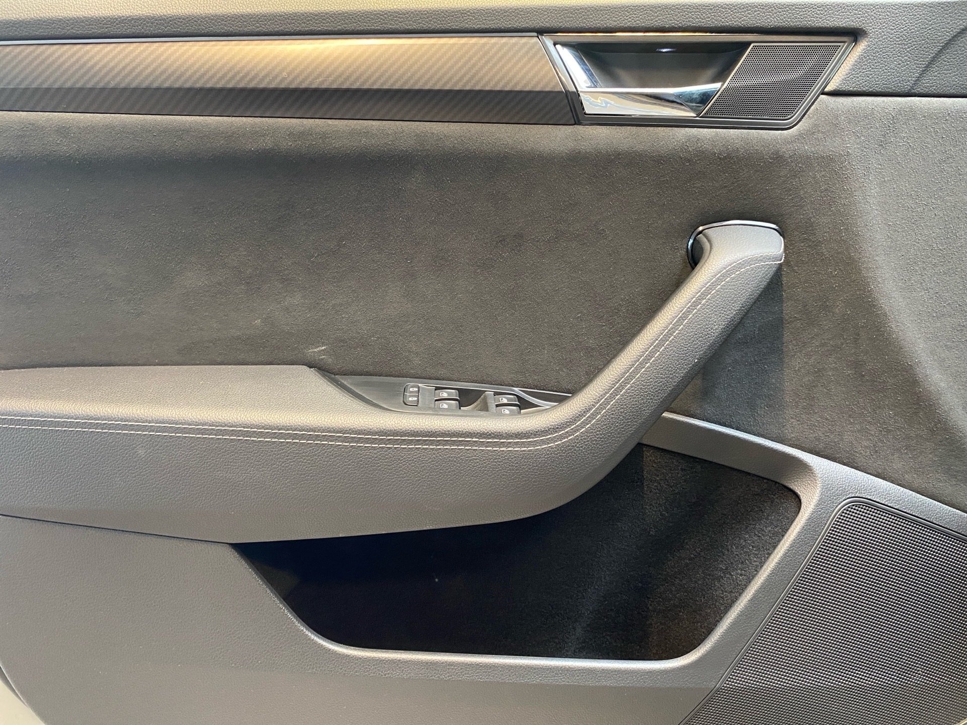 Superb Combi 2.0 TDI Sportline DSG AHK Matrix Navi