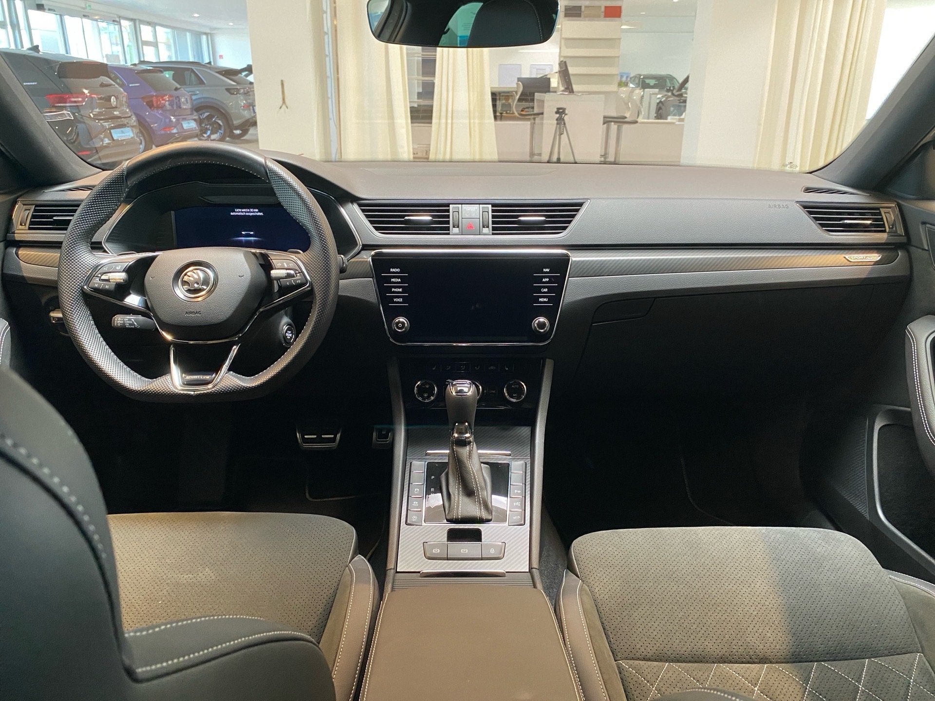 Superb Combi 2.0 TDI Sportline DSG AHK Matrix Navi