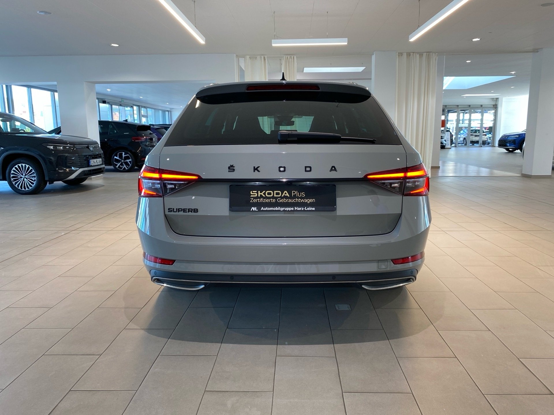 Superb Combi 2.0 TDI Sportline DSG AHK Matrix Navi