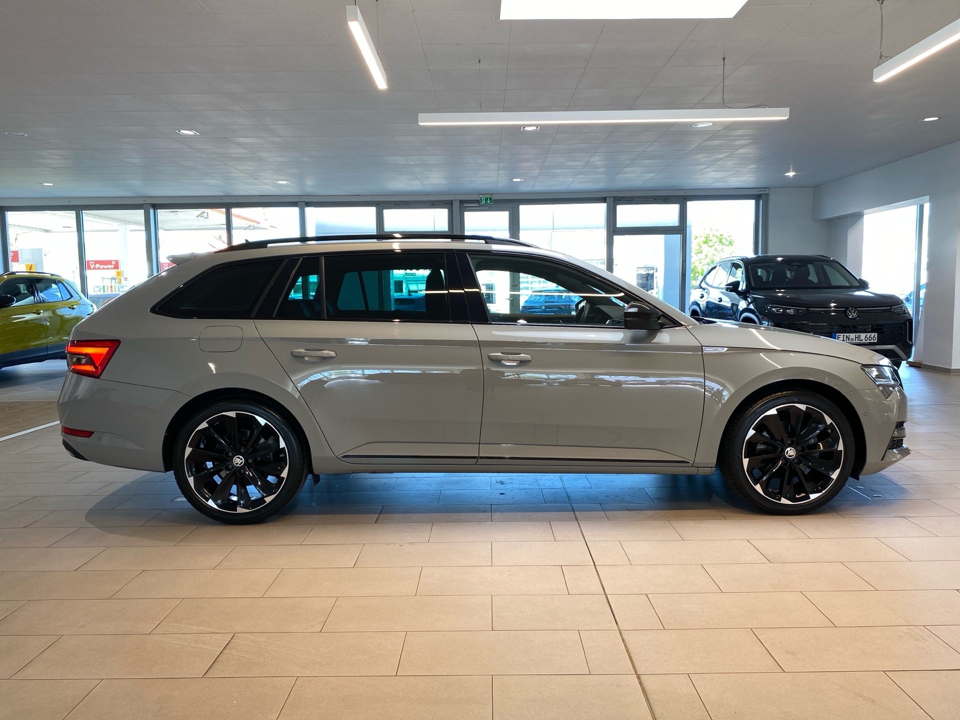 Superb Combi 2.0 TDI Sportline DSG AHK Matrix Navi