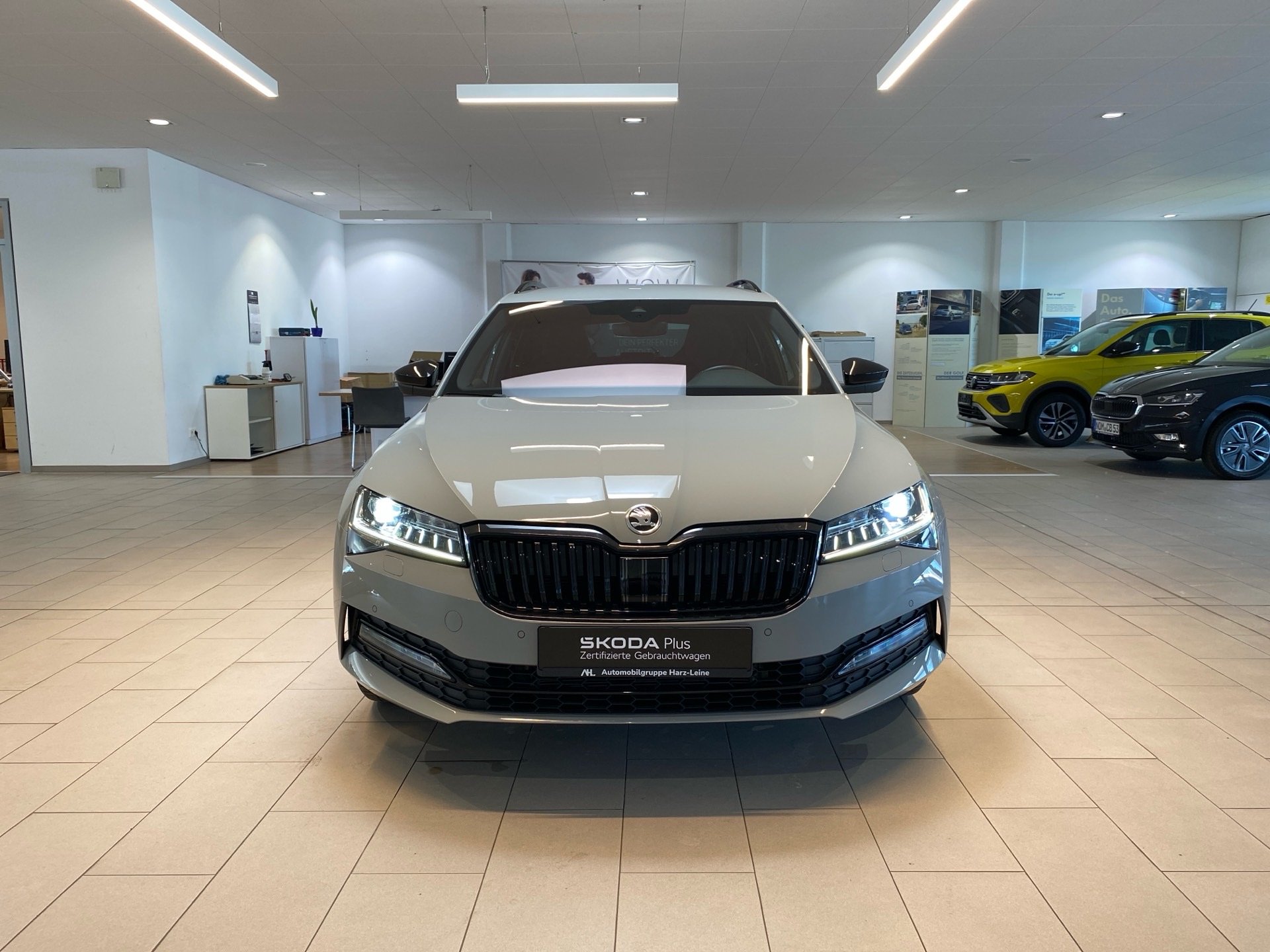Superb Combi 2.0 TDI Sportline DSG AHK Matrix Navi