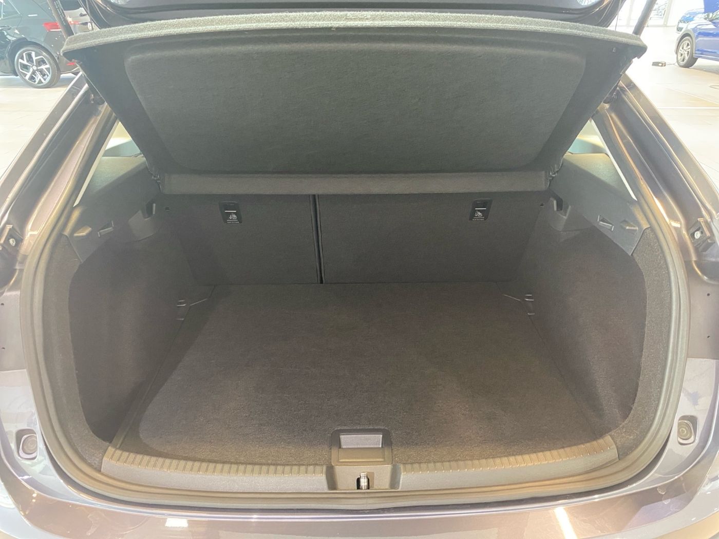 Taigo 1.0 TSI Life DSG IQ.Light AHK SHZ 2xKlima