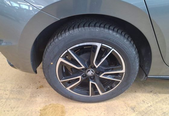 Fabia 1.0 TSI Monte Carlo DSG Navi LED 2xKlima