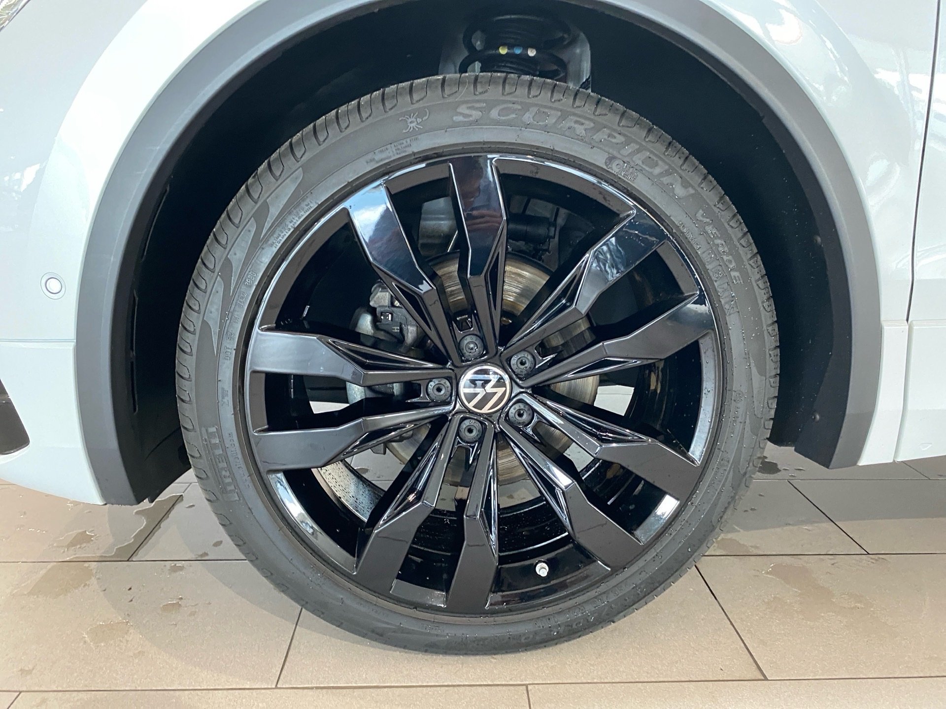 Tiguan 1.5 TSI R-Line BlackStyle AHK IQ.Light RFK