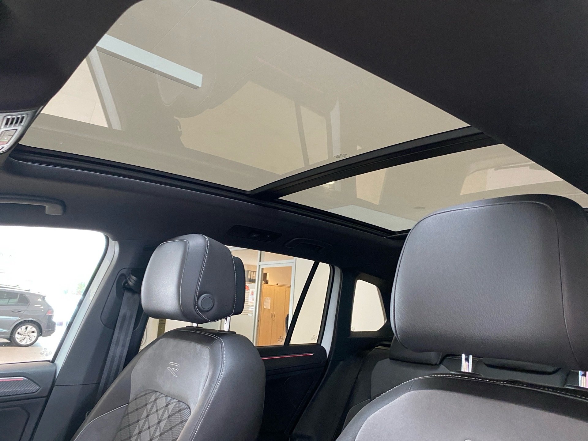Tiguan 1.5 TSI R-Line BlackStyle AHK IQ.Light RFK