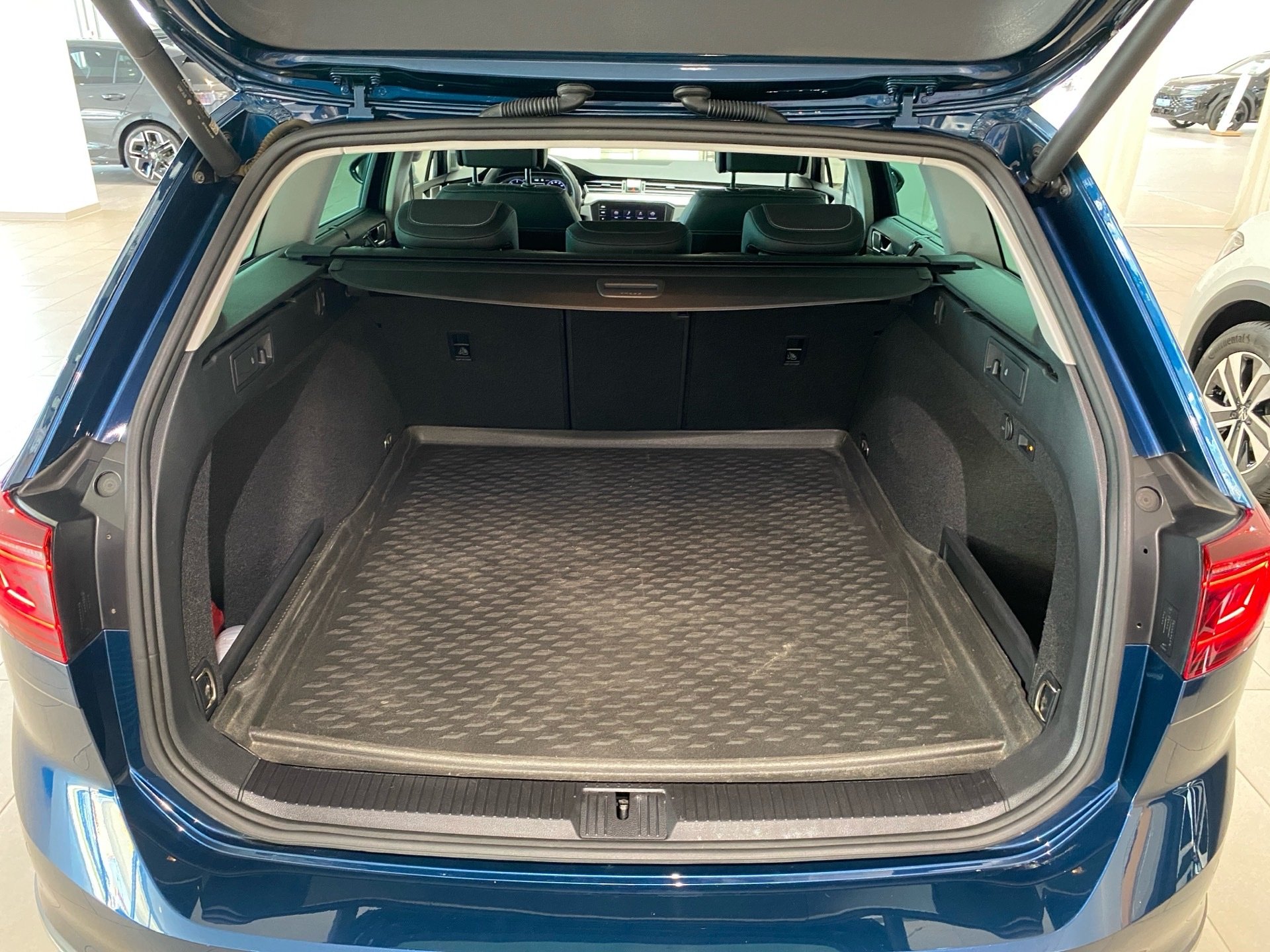 Passat Alltrack Variant 2.0 TDI 4M DSG RFK AHK Navi