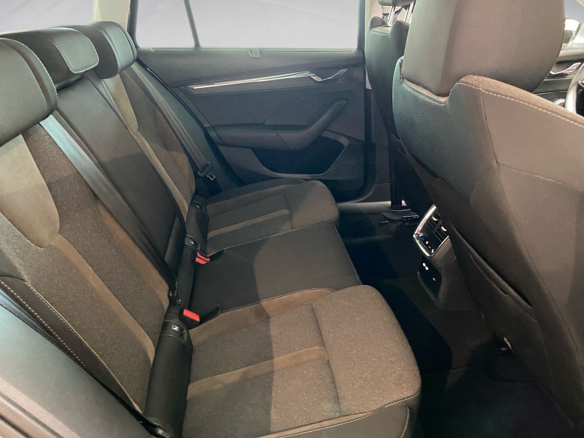 Octavia Combi 2.0 TDI Scout 4x4 DSG AHK HuD LED Navi