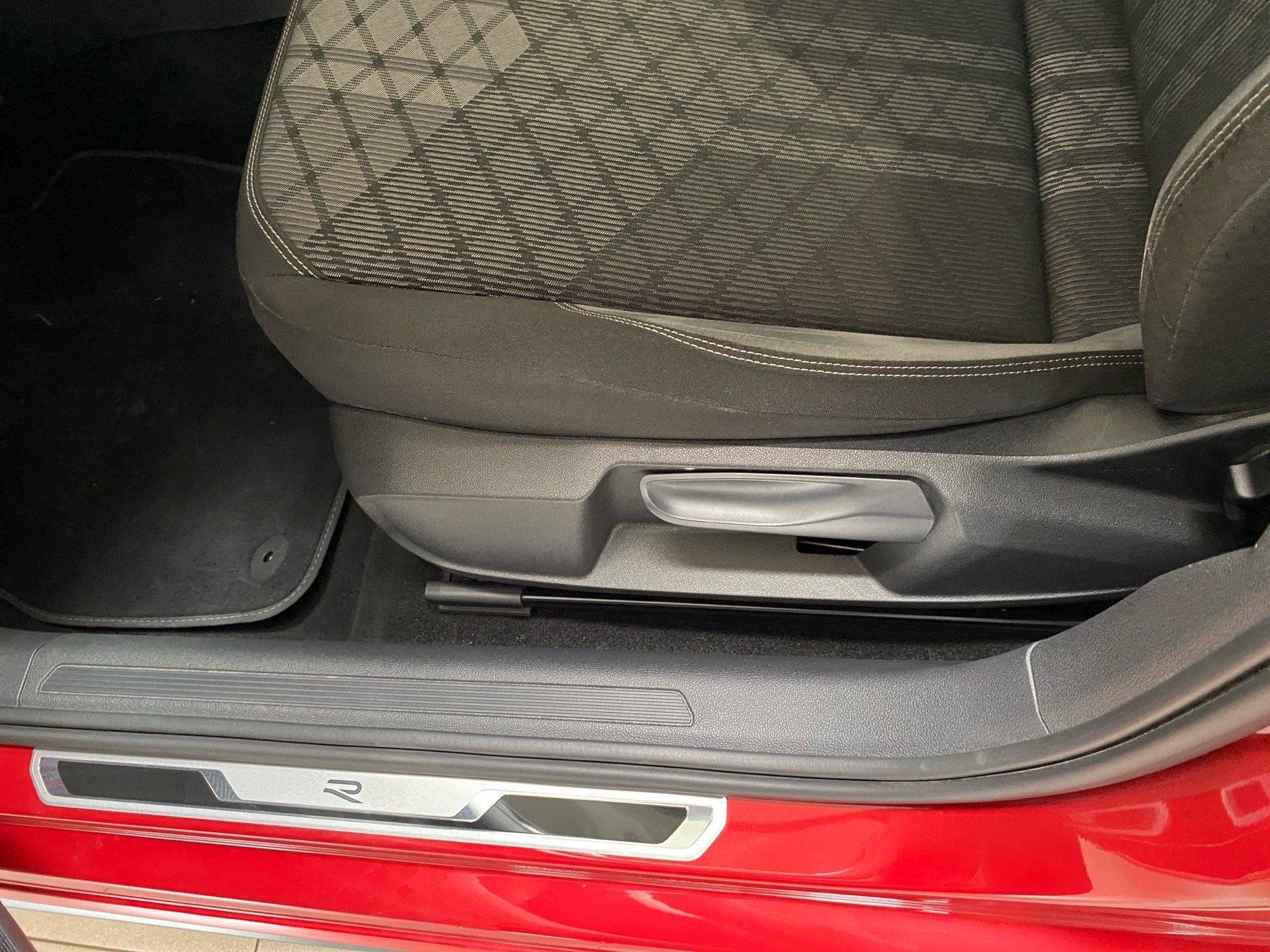 Polo 1.0 TSI R-Line DSG IQ.Light Navi RFK ACC SD