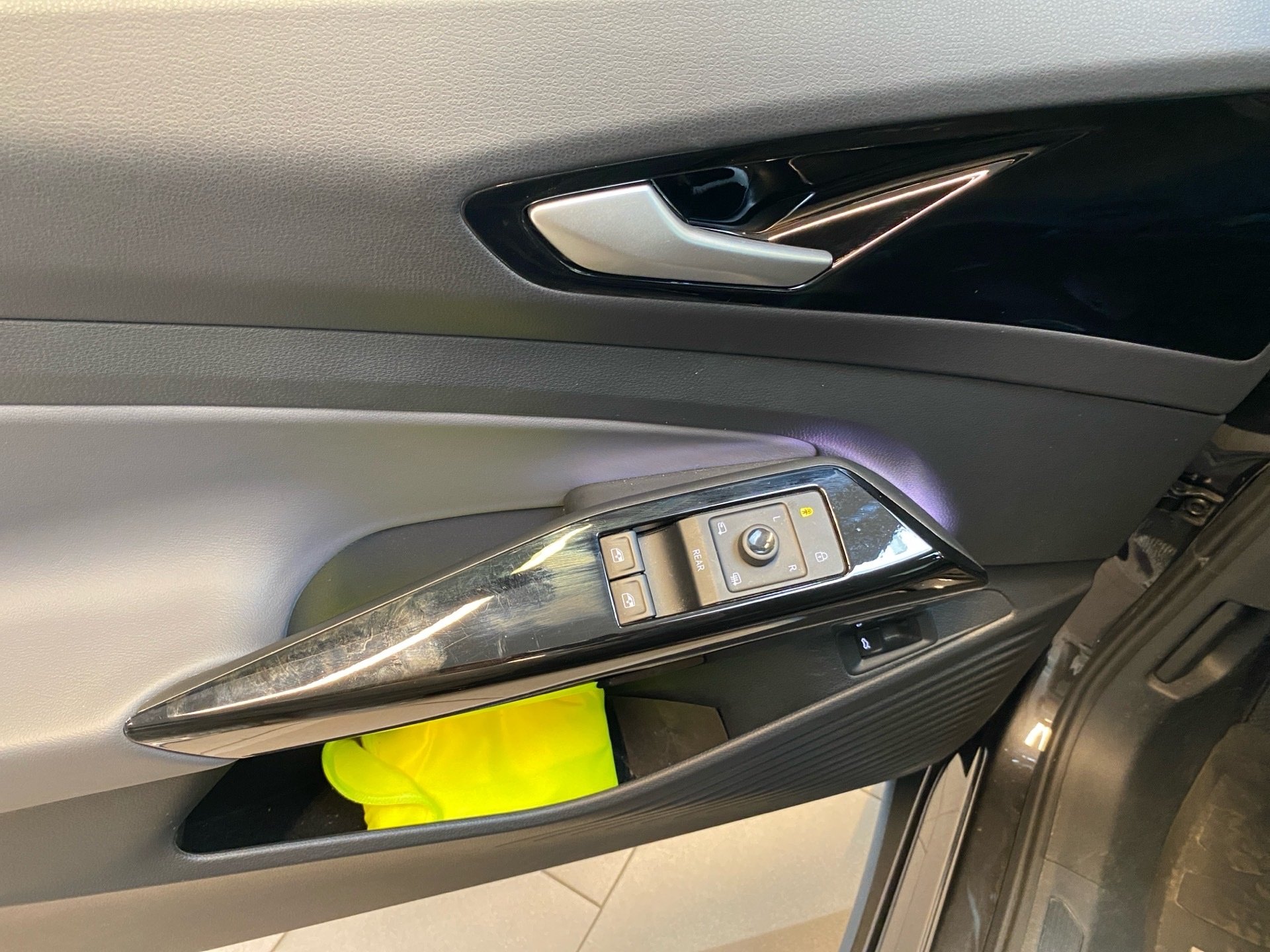 ID.4 Pro Performance Navi AHK RFK LED AC 360 ACC