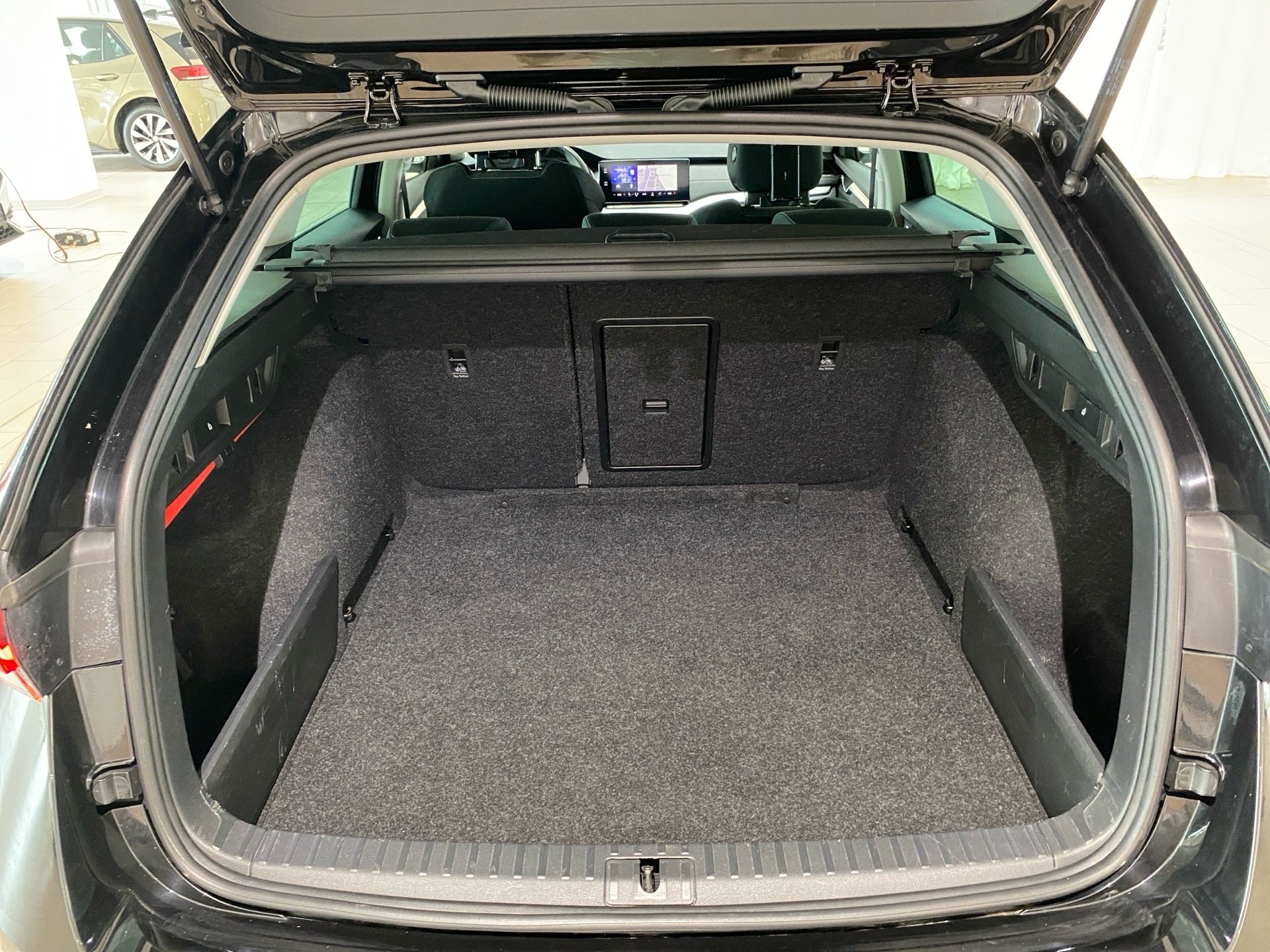 Octavia Combi 2.0 TDI Style DSG LED Navi 2xKlima