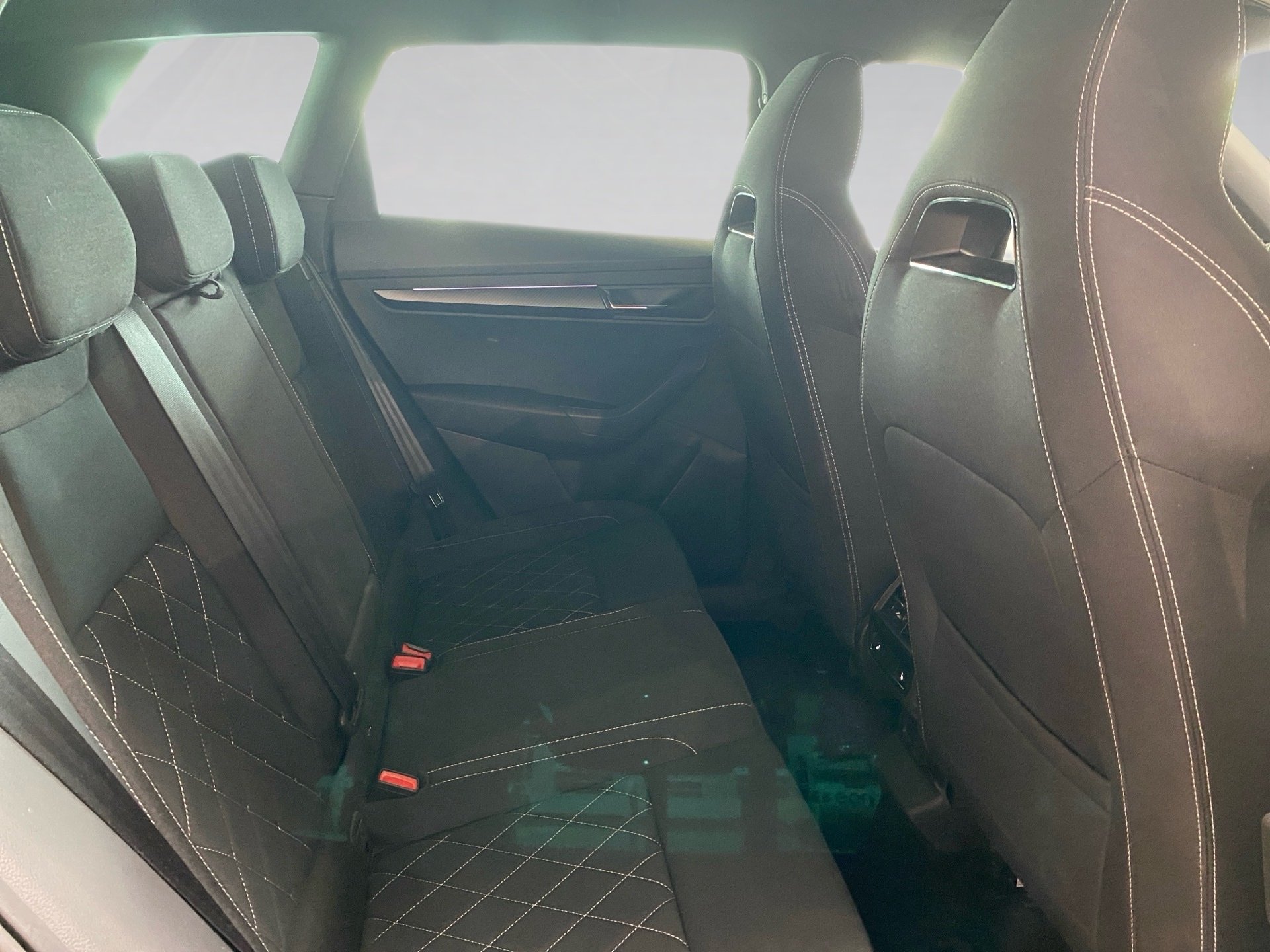 Karoq 2.0 TDI Sportline 4x4 DSG AHK RFK Navi LED