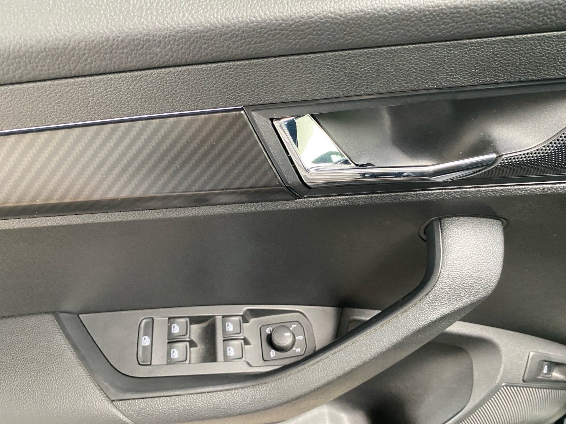 Karoq 2.0 TDI Sportline 4x4 DSG AHK RFK Navi LED