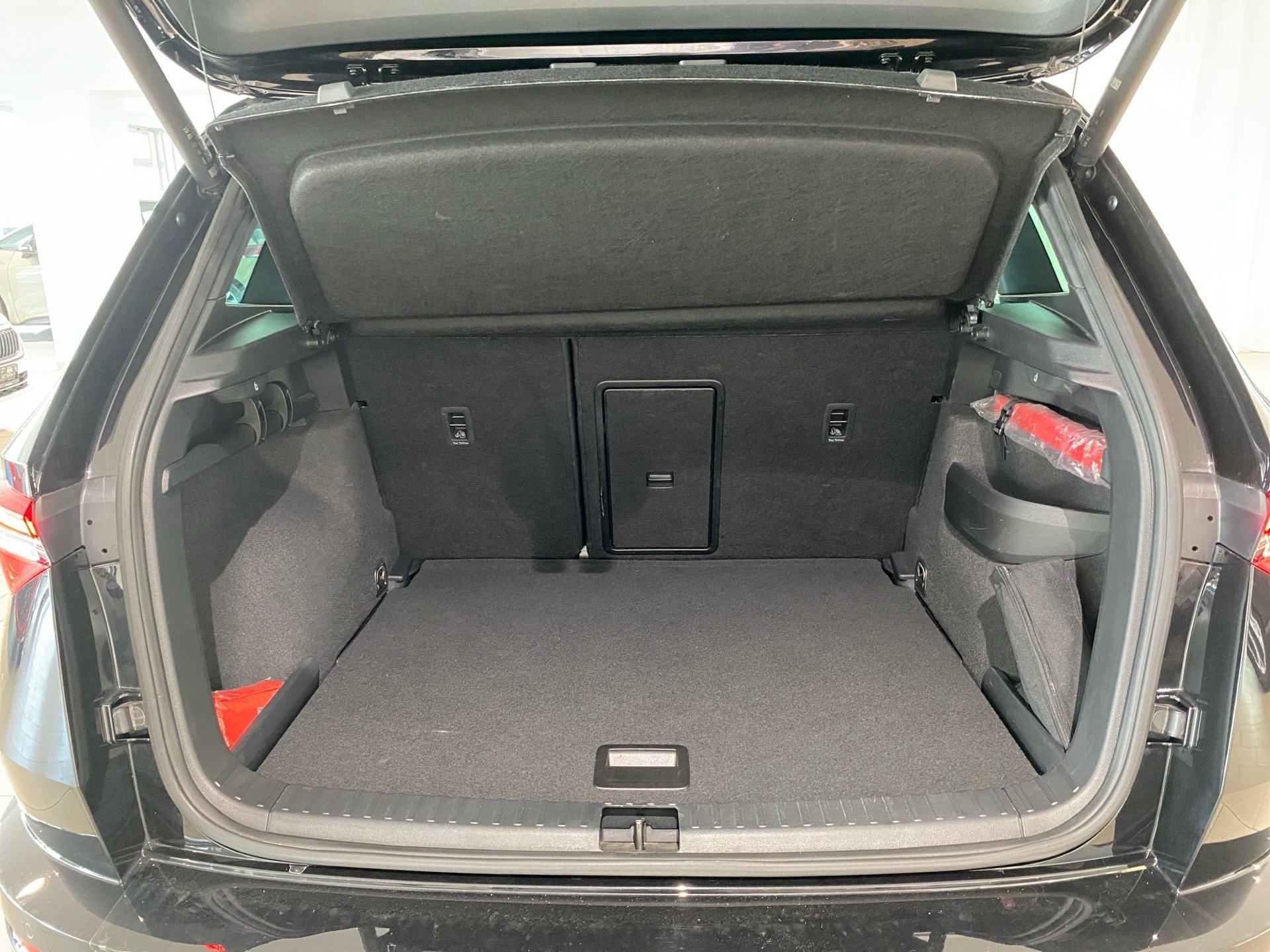 Karoq 2.0 TDI Sportline 4x4 DSG AHK RFK Navi LED