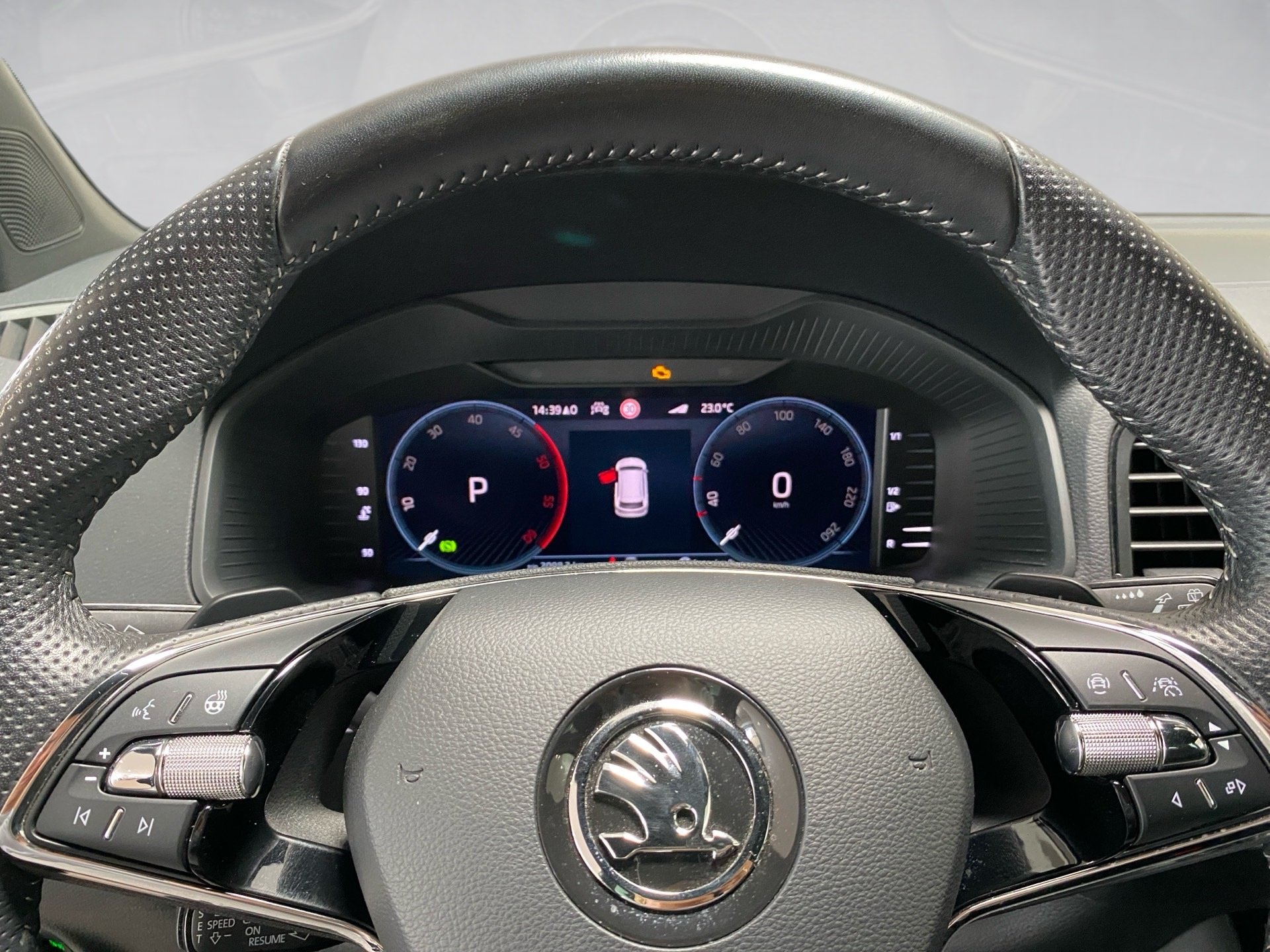Karoq 2.0 TDI Sportline 4x4 DSG AHK RFK Navi LED