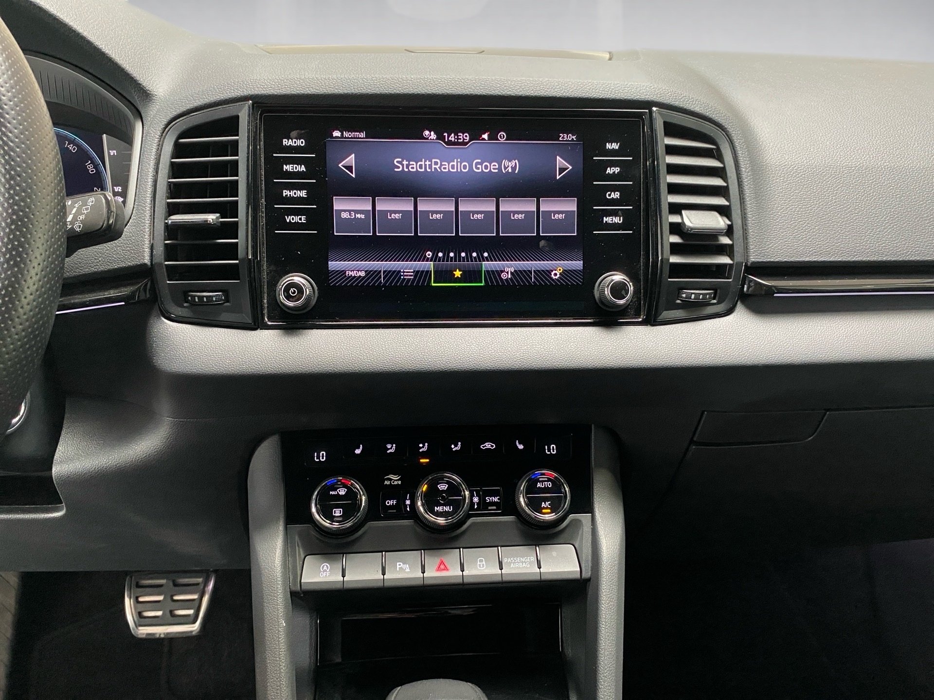 Karoq 2.0 TDI Sportline 4x4 DSG AHK RFK Navi LED