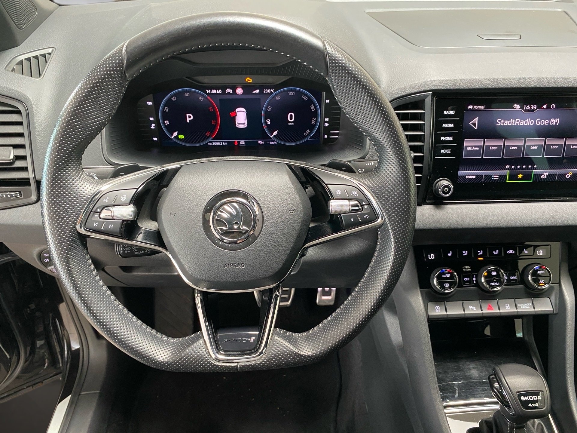 Karoq 2.0 TDI Sportline 4x4 DSG AHK RFK Navi LED