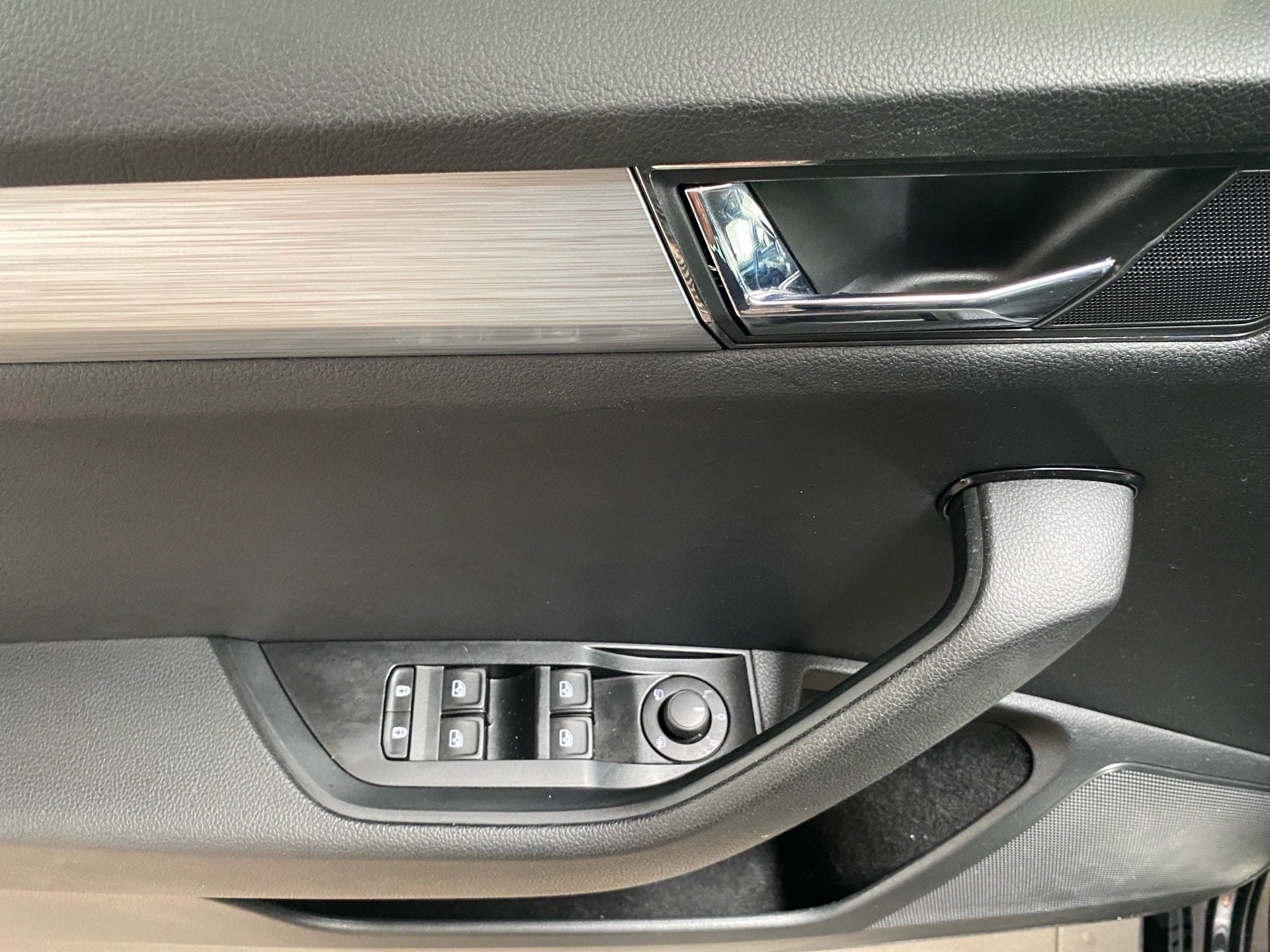 Superb Combi 2.0 TDI Ambition DSG Navi SmartLink