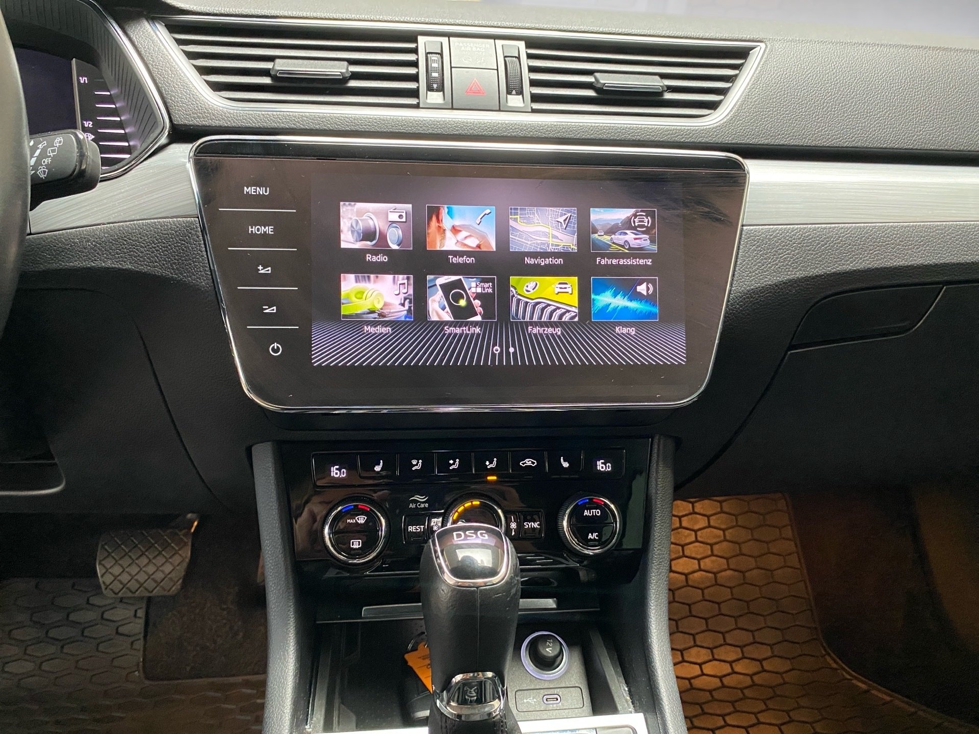Superb Combi 2.0 TDI Ambition DSG Navi SmartLink
