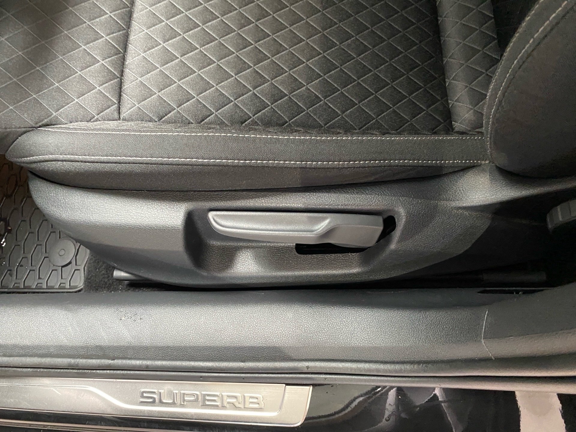 Superb Combi 2.0 TDI Ambition DSG Navi SmartLink