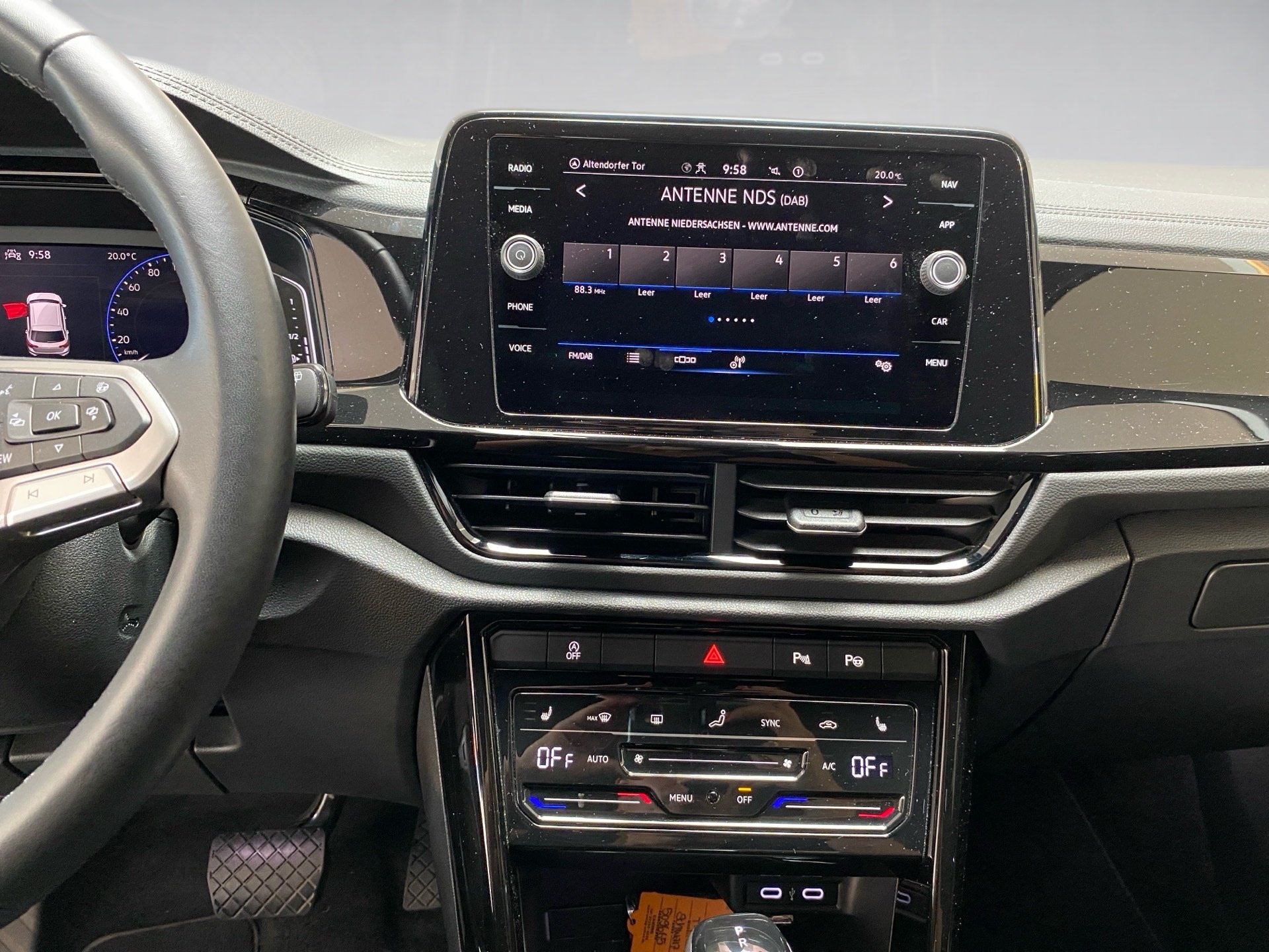 T-Roc 1.5 TSI Style DSG AHK LED Navi 2xKlima ACC