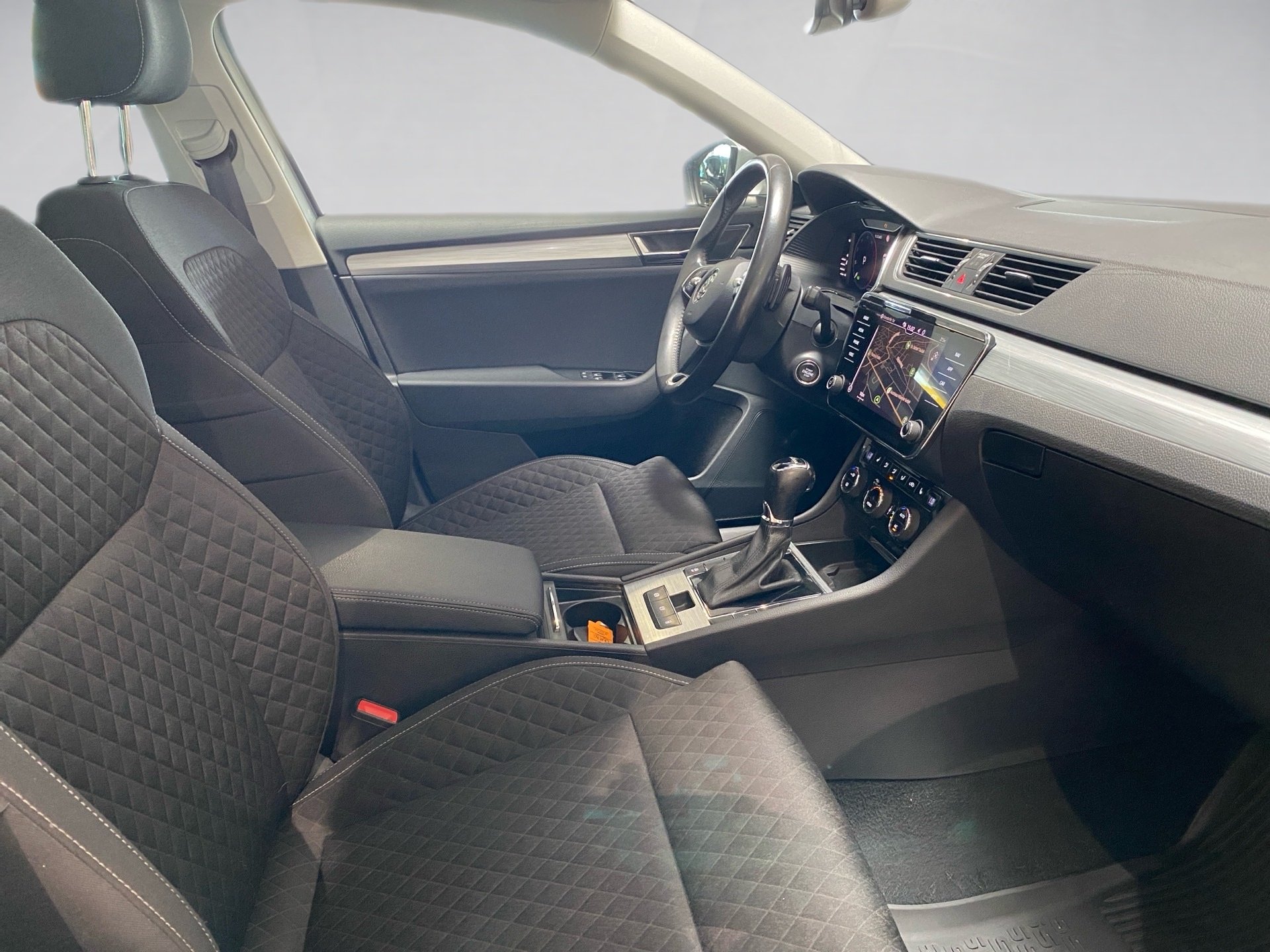 Superb Combi 2.0 TDI Ambition DSG SmartLink Pano AHK LED