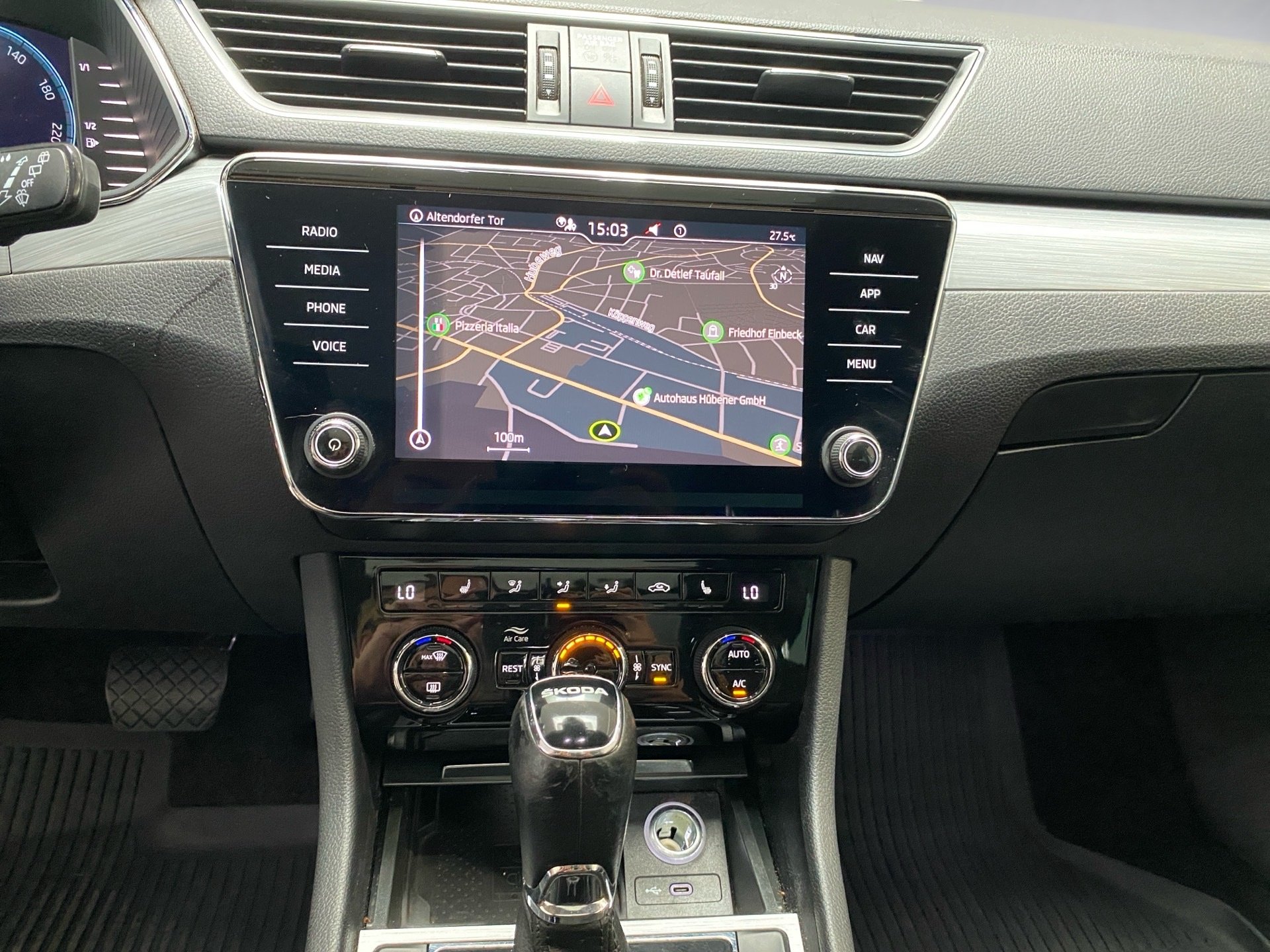 Superb Combi 2.0 TDI Ambition DSG SmartLink Pano AHK LED