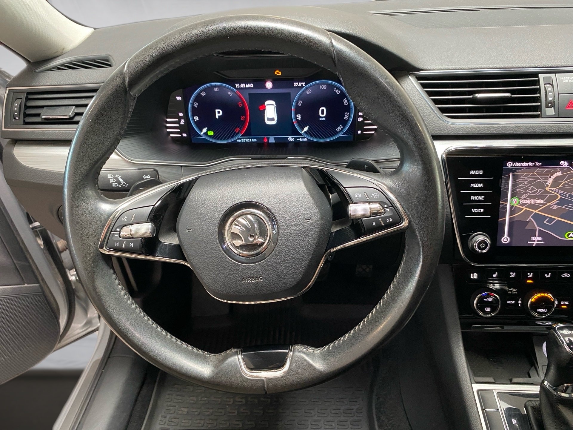 Superb Combi 2.0 TDI Ambition DSG SmartLink Pano AHK LED
