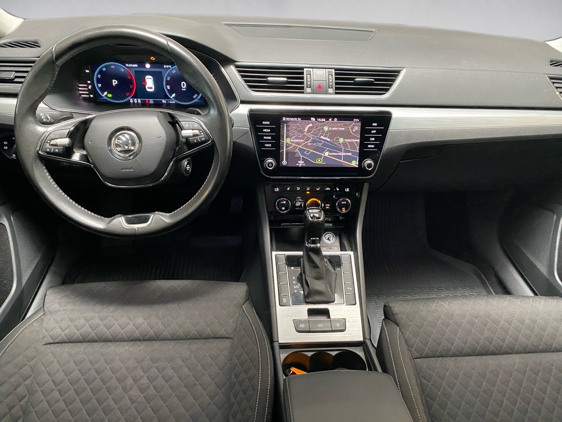 Superb Combi 2.0 TDI Ambition DSG SmartLink Pano AHK LED