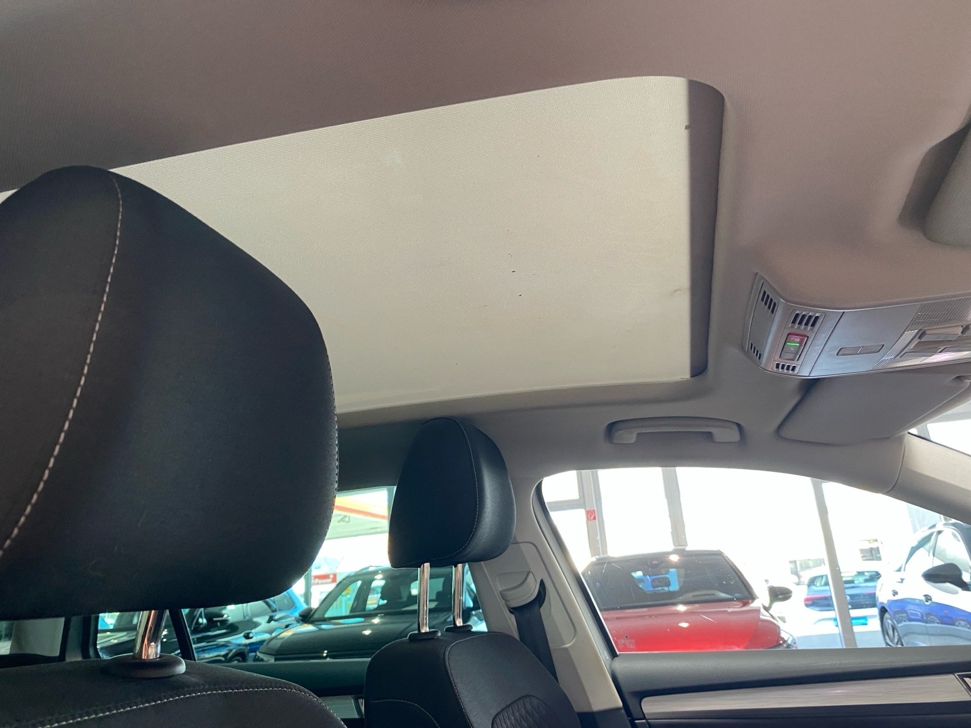 Superb Combi 2.0 TDI Ambition DSG SmartLink Pano AHK LED