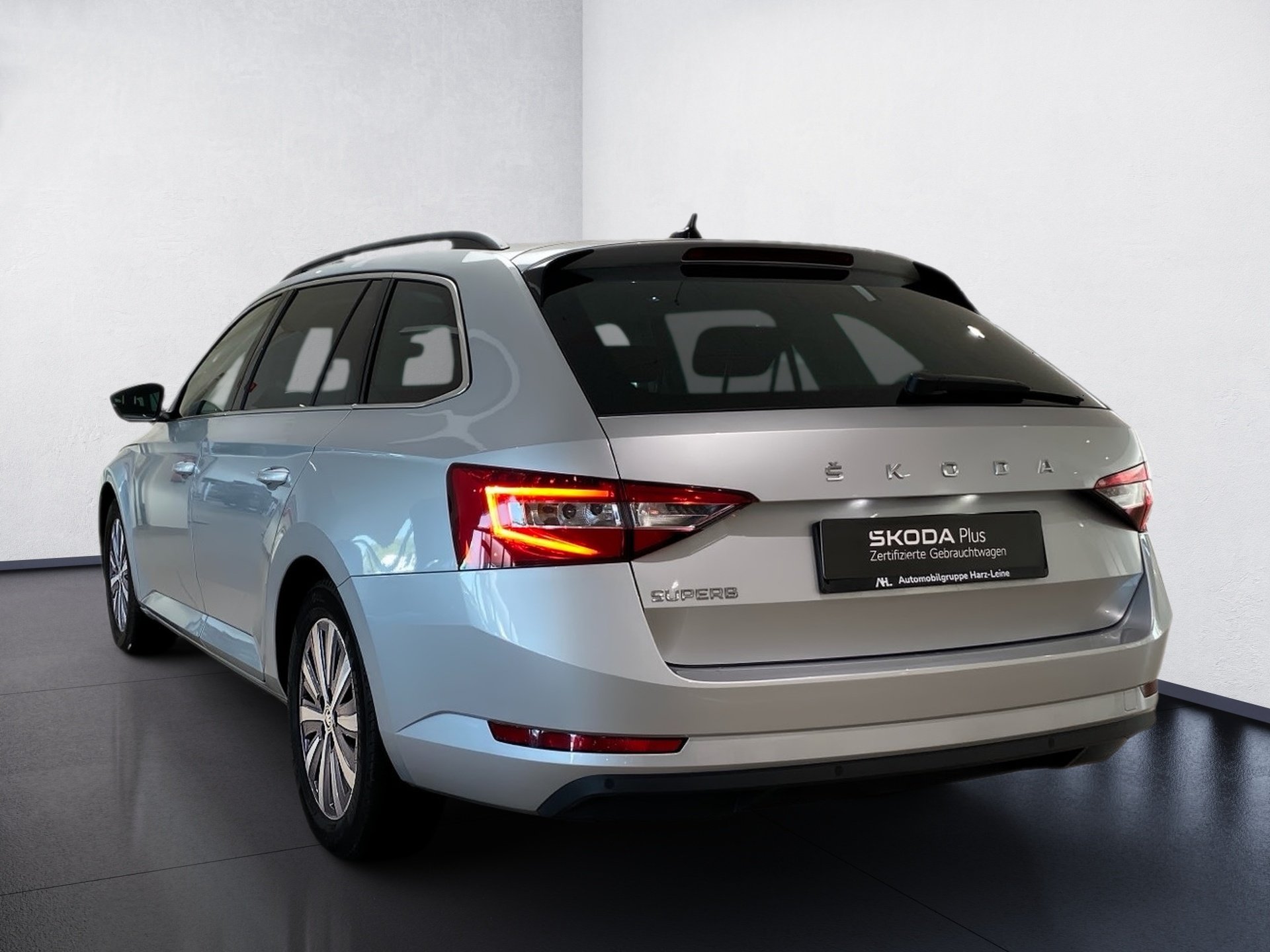 Superb Combi 2.0 TDI Ambition DSG SmartLink Pano AHK LED