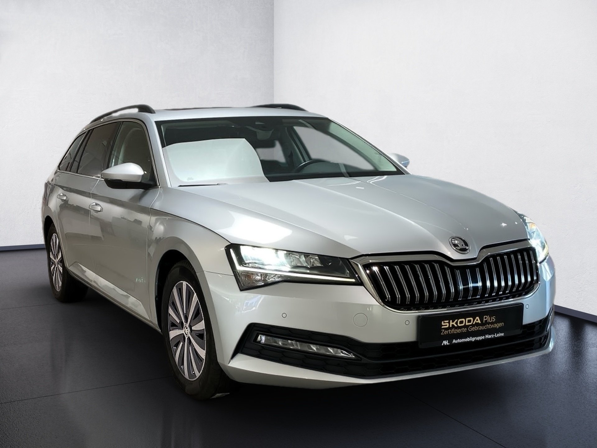 Superb Combi 2.0 TDI Ambition DSG SmartLink Pano AHK LED