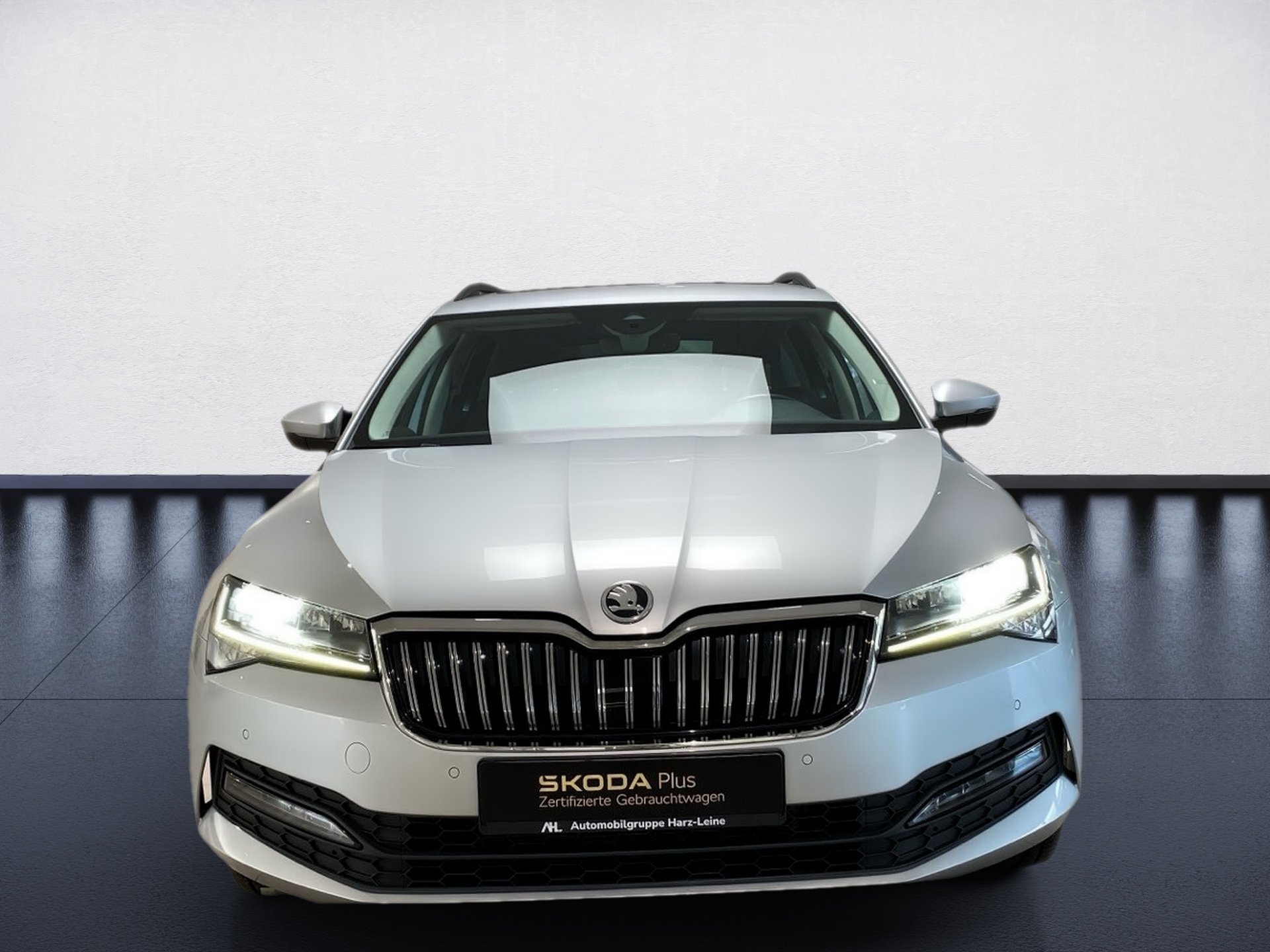 Superb Combi 2.0 TDI Ambition DSG SmartLink Pano AHK LED