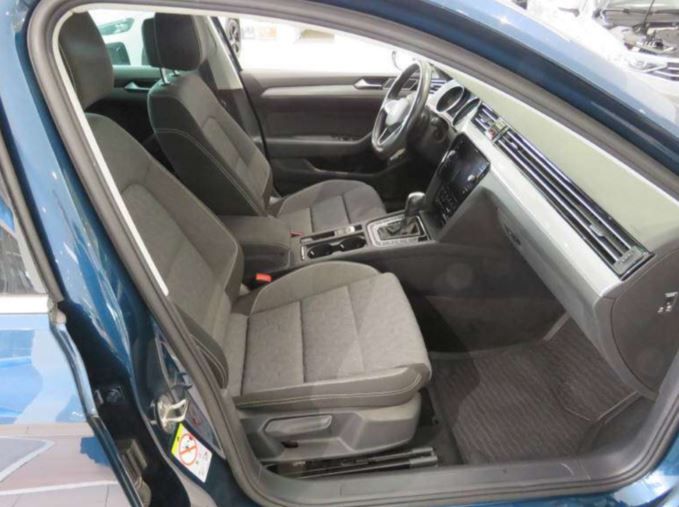 Passat Variant 2.0 TDI Business DSG AHK ACC IQ.Light Navi RFK