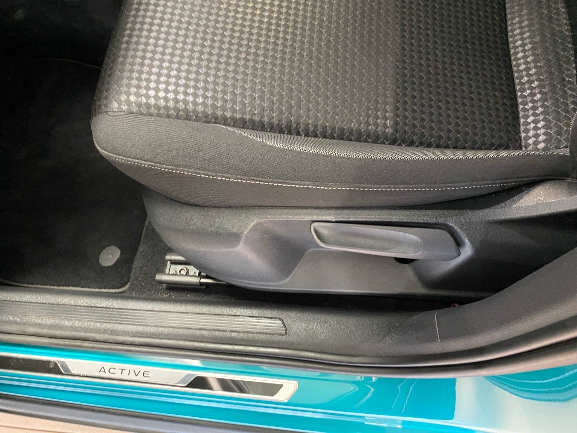 T-Cross 1.0 TSI Active DSG AppConnect Navi PDC