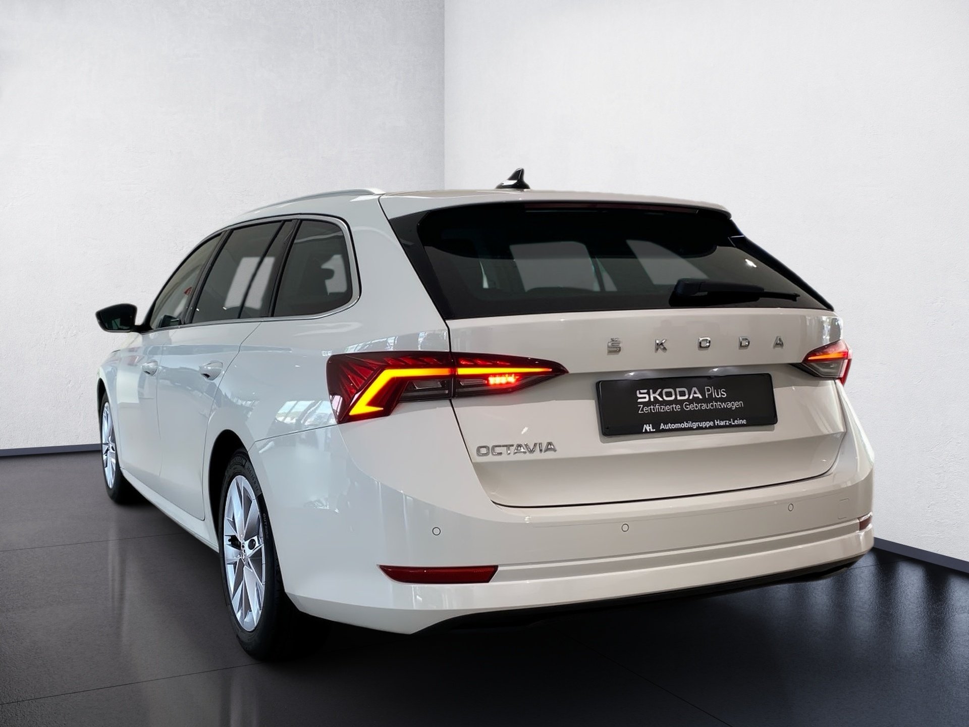 Octavia Combi 2.0 TDI Style DSG AHK HuD LED Navi