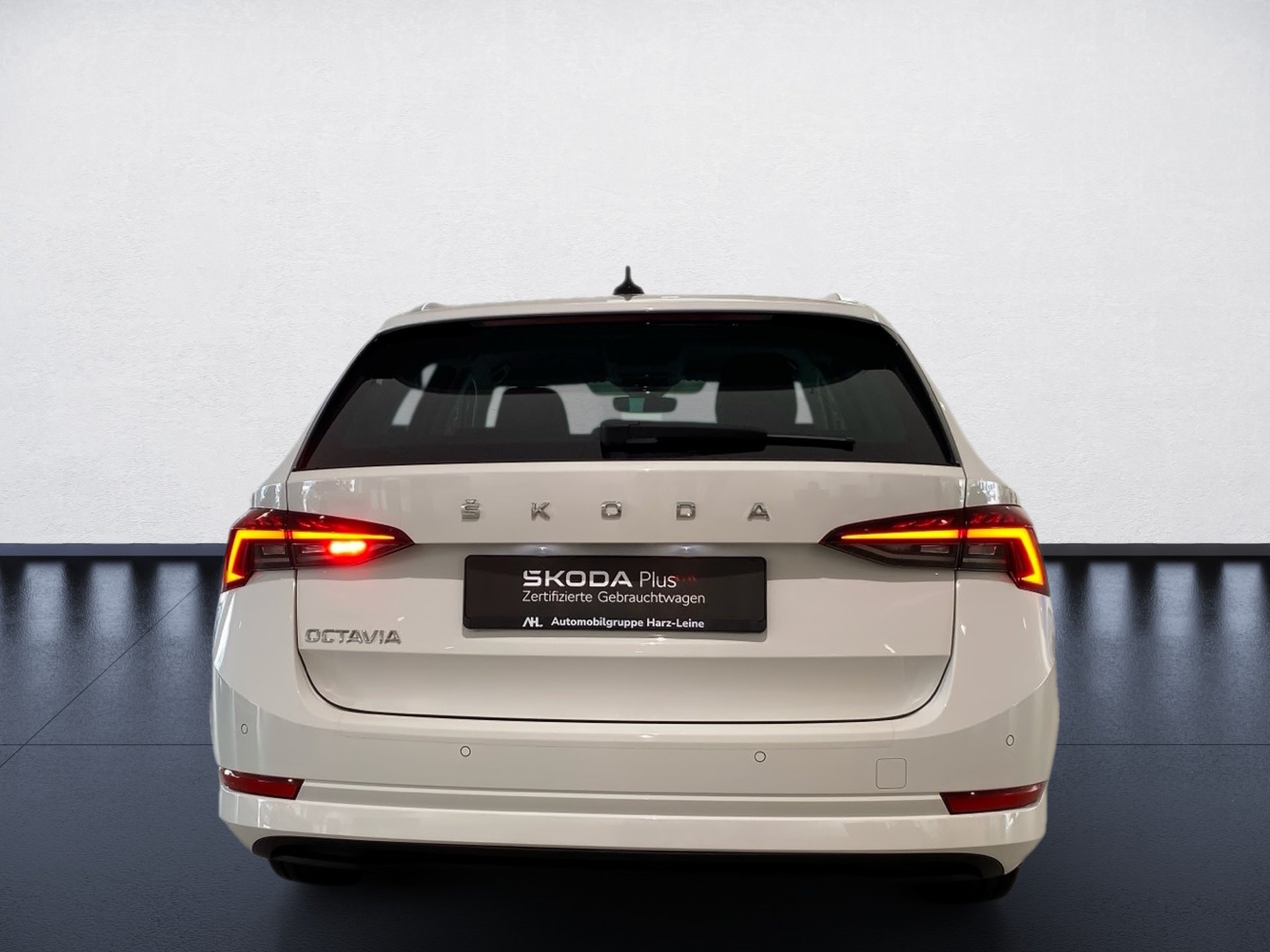 Octavia Combi 2.0 TDI Style DSG AHK HuD LED Navi