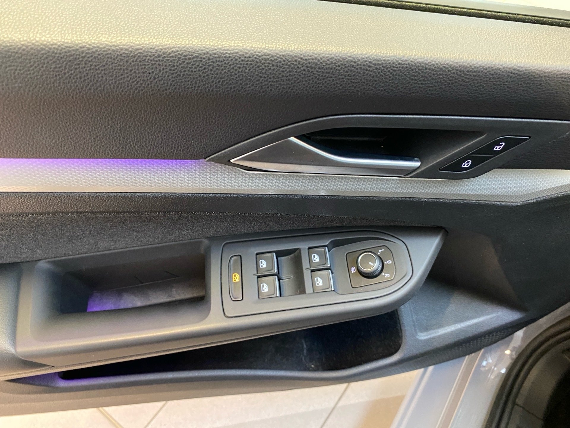 Golf VIII 1.5 eTSI Move DSG AHK ACC LED Navi ACC