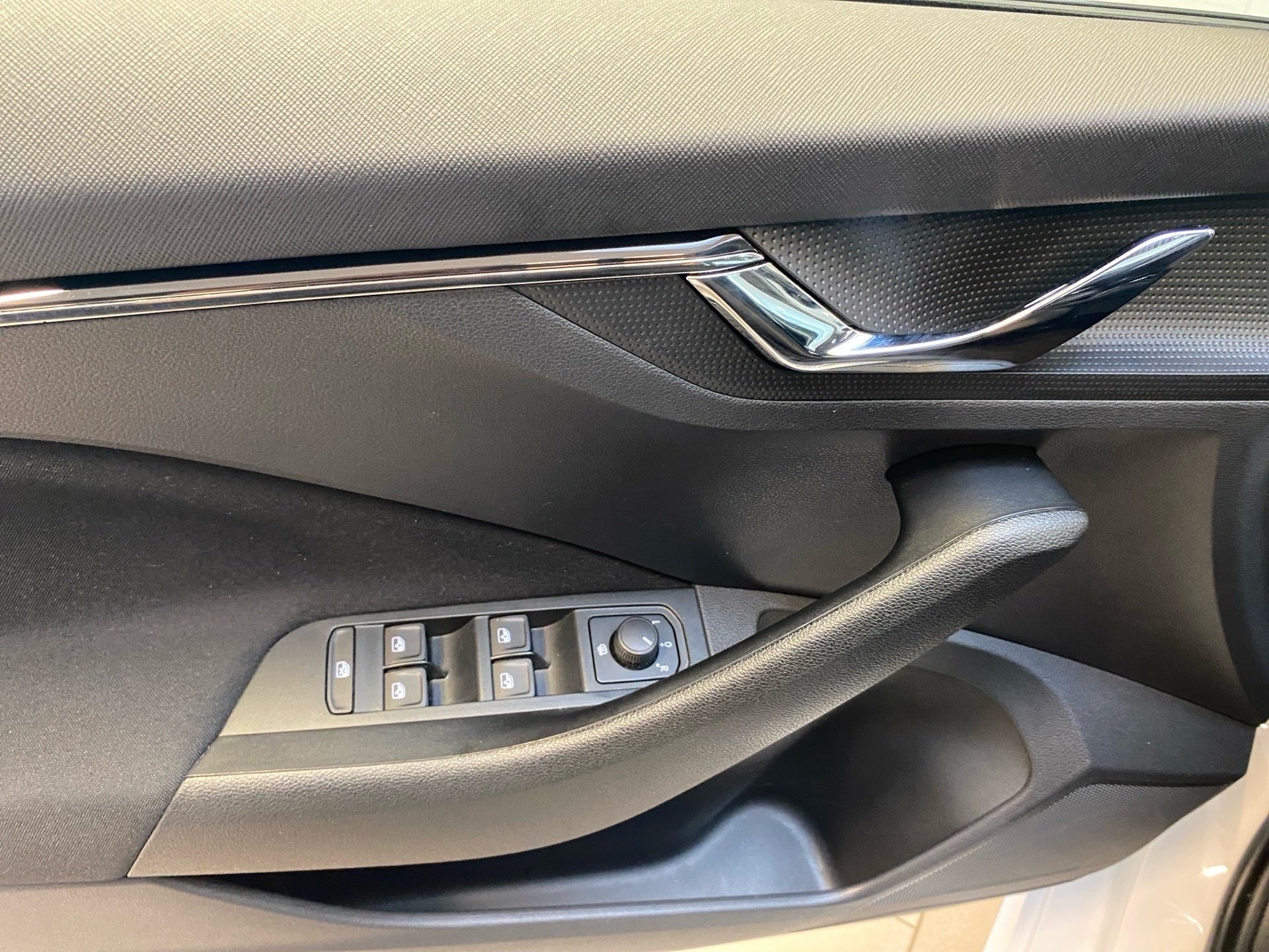 Kamiq 1.0 TSI Tour DSG PDC LED RFK Navi 2xKlima
