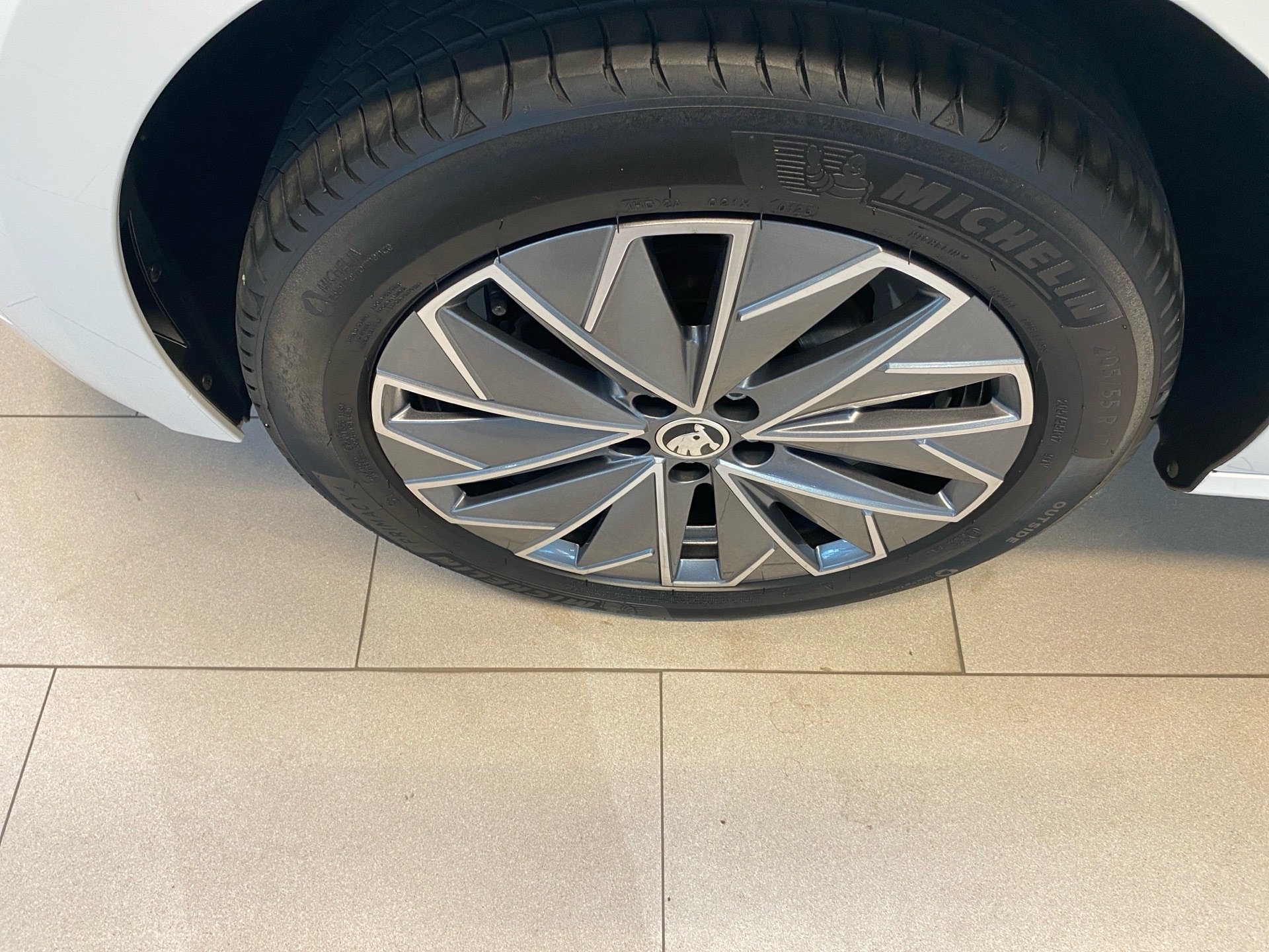 Kamiq 1.0 TSI Tour DSG PDC LED RFK Navi 2xKlima
