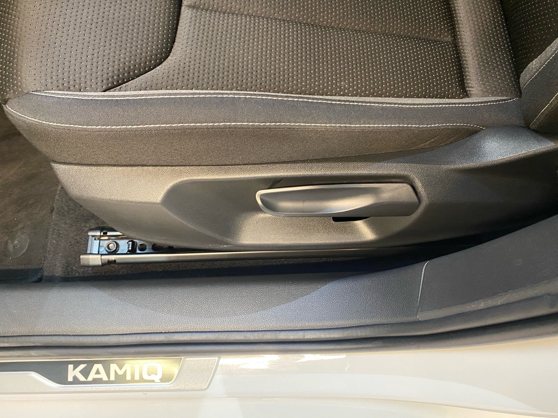 Kamiq 1.0 TSI Tour DSG PDC LED RFK Navi 2xKlima