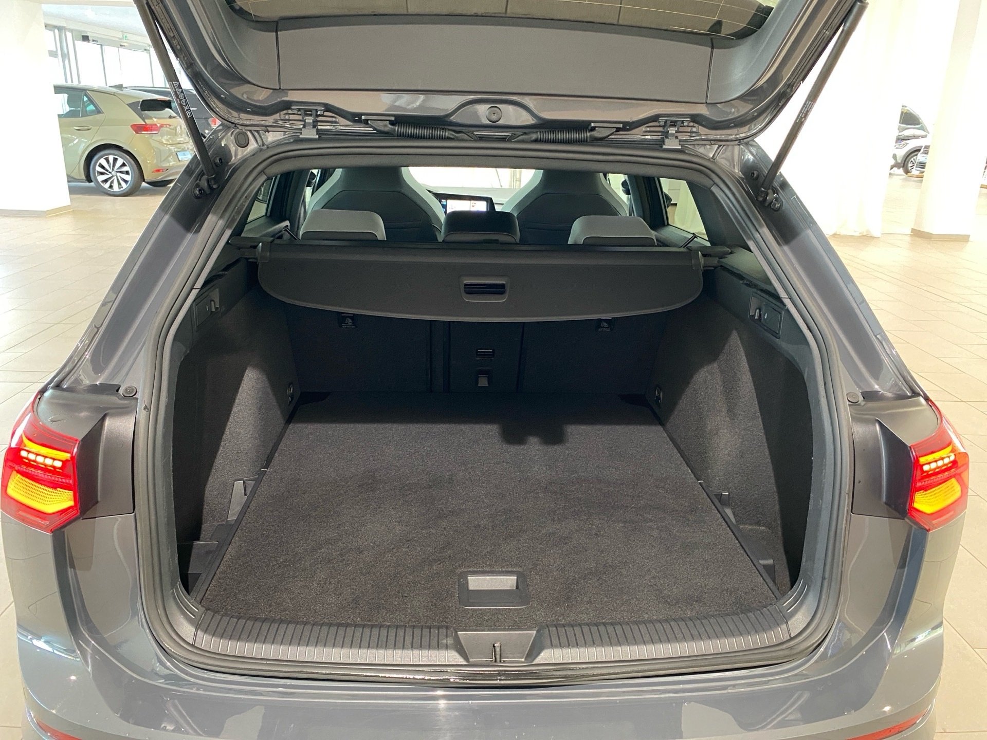 Golf Variant R-Line R-Line 2.0 TSI OPF 140 kW 7-Gang-DSG