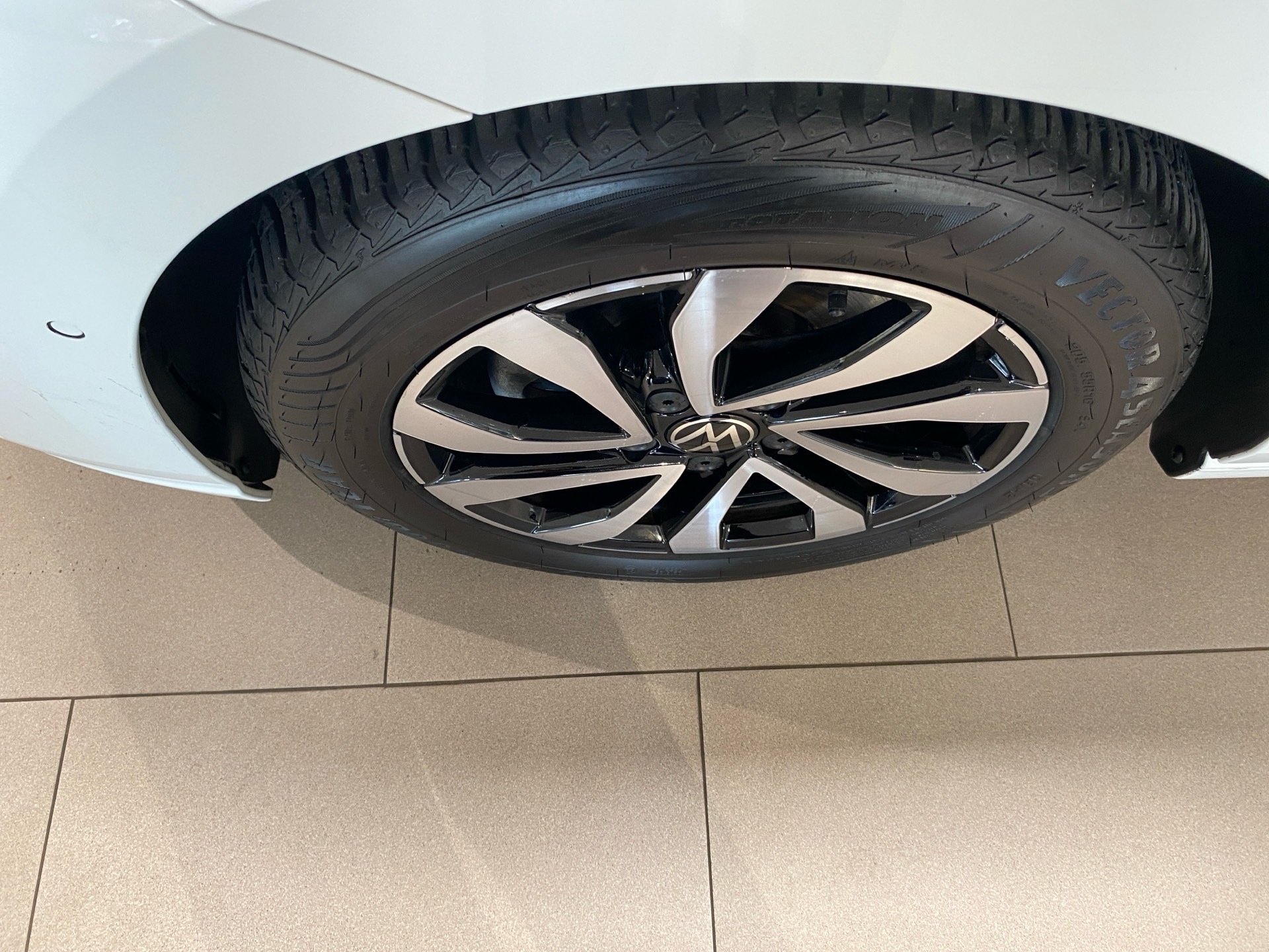 Golf VIII 2.0 TDI Active Panorama RFK AHK DSG Matrix