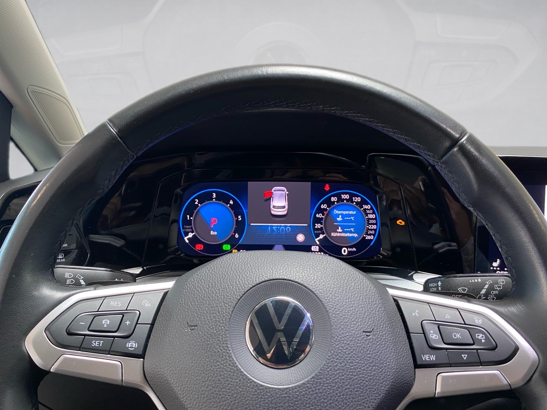 Golf VIII 2.0 TDI Active Panorama RFK AHK DSG Matrix